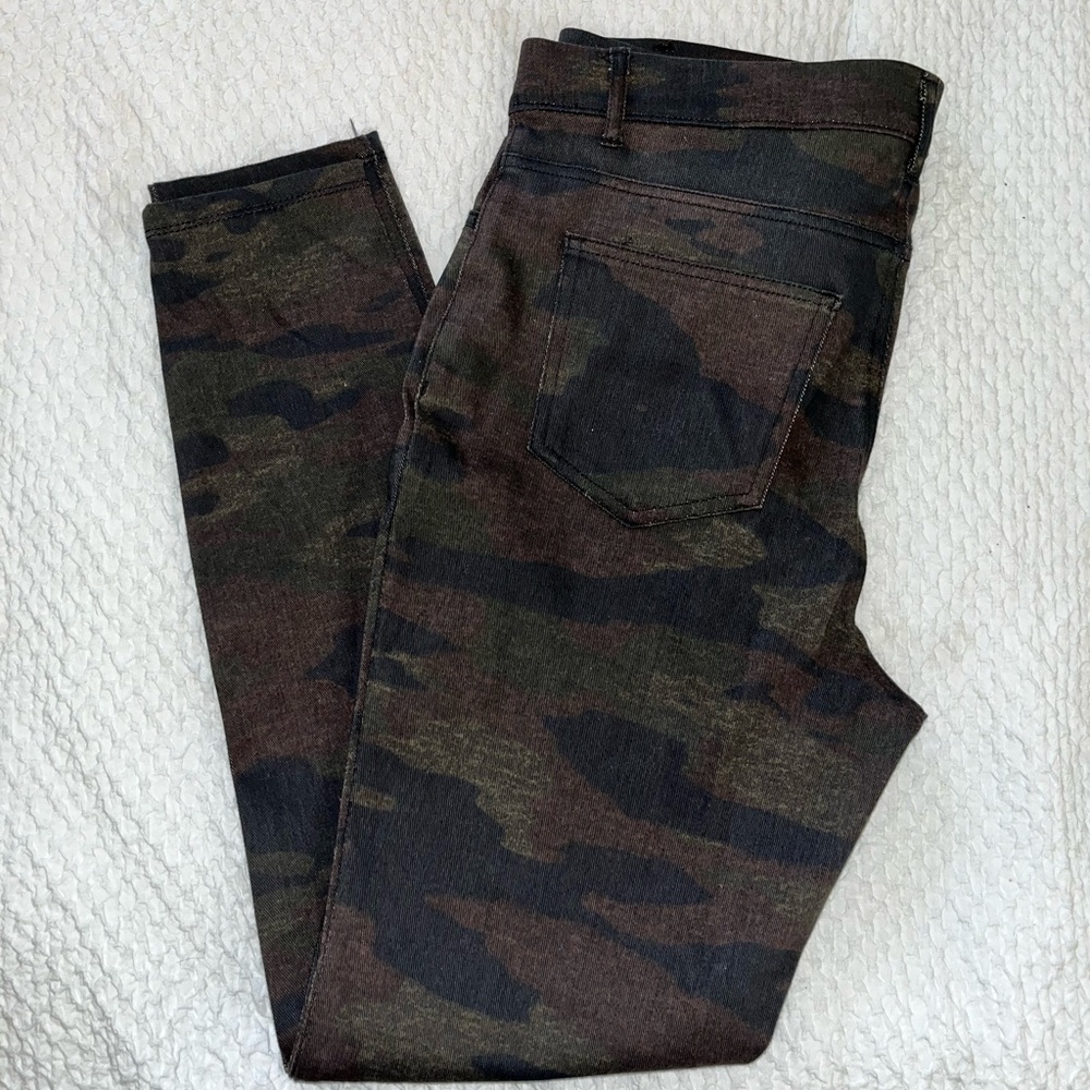 Dark camo jeggings